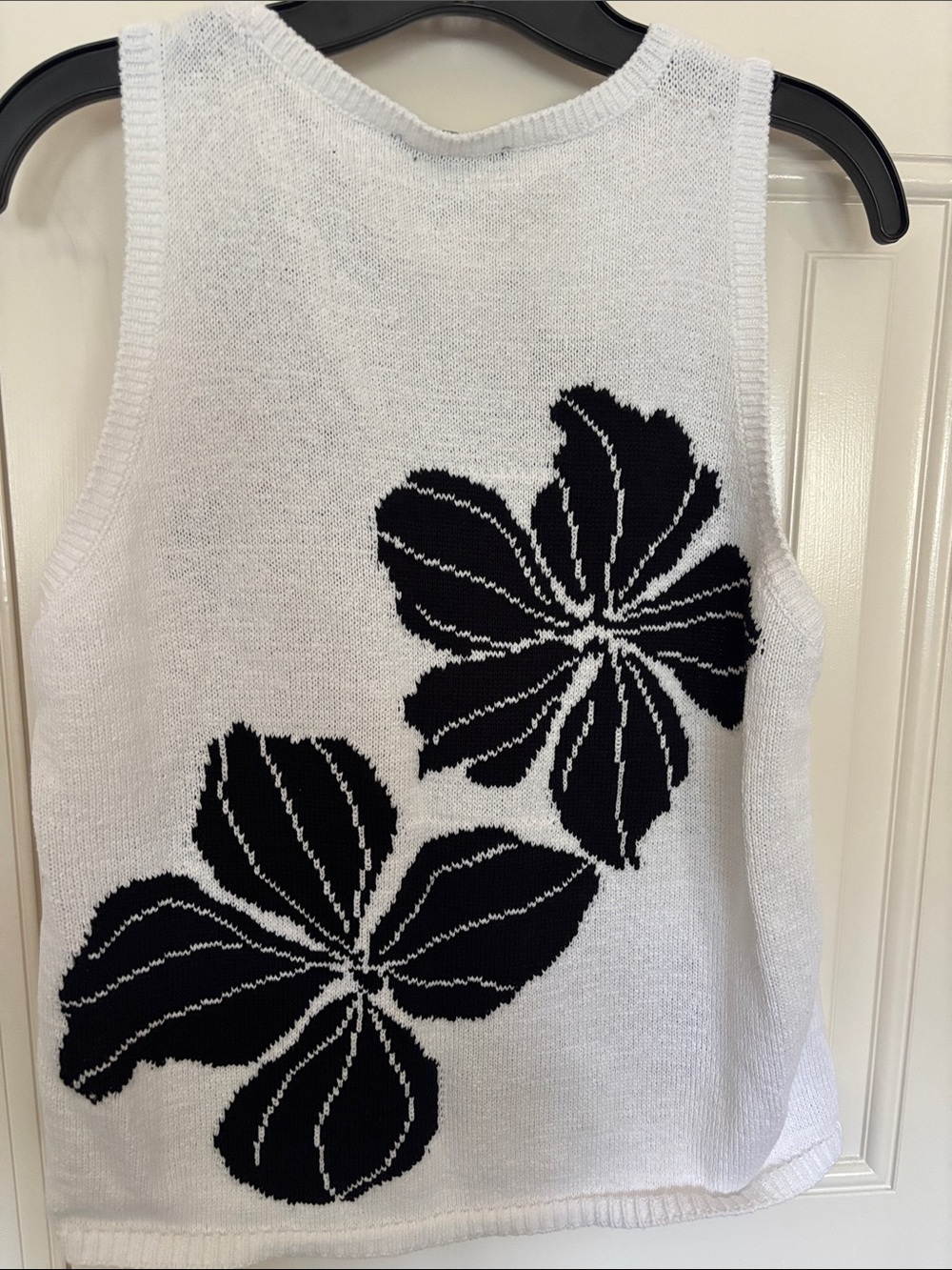 Ann Taylor White Tank Top with Black Floral Knit Pattern - Picture 5 of 5